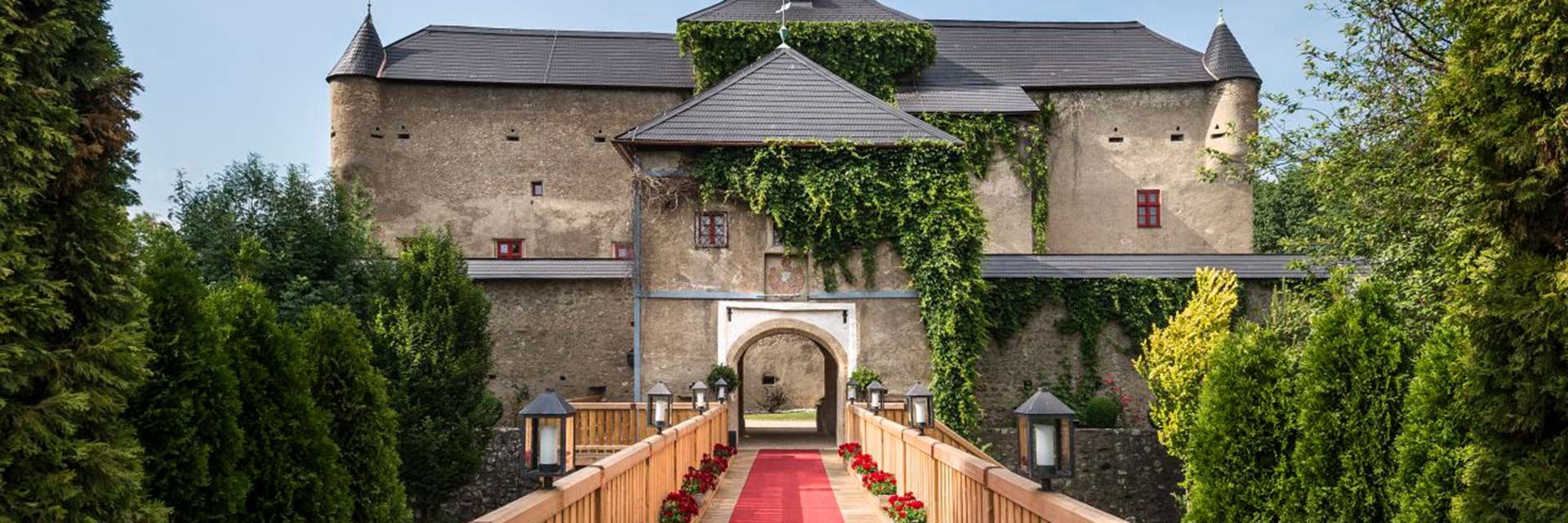 GEDLICH Racing - Trackday Red Bull Ring - Schlosshotel Gabelhofen Außenansicht