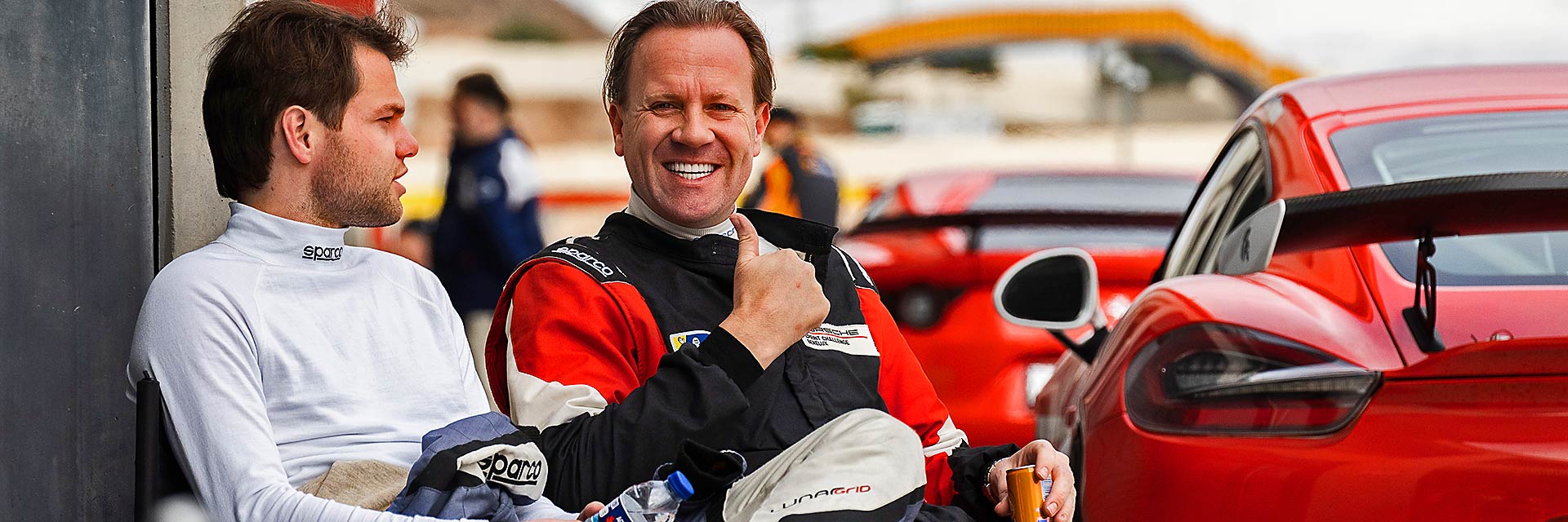 Gedlich Racing Endless summer feeling trackdays summer sun winter thumbs up Porsche Cayman GT4 Ferrari 812 Superfast