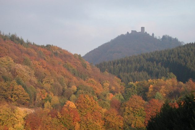 Neuser Motorsport Events - Nordschleifentraining - Die Nürburg am Nürburgring