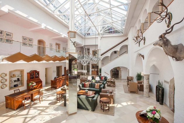 Neuser Motorsport Events - Trackdays Red Bull Ring - Schlosshotel Gabelhofen - Rezeption